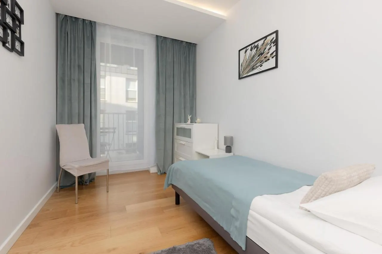 Spacious Lodygowa Apartment Ideal For Families By Noclegi Renters Varsóvia