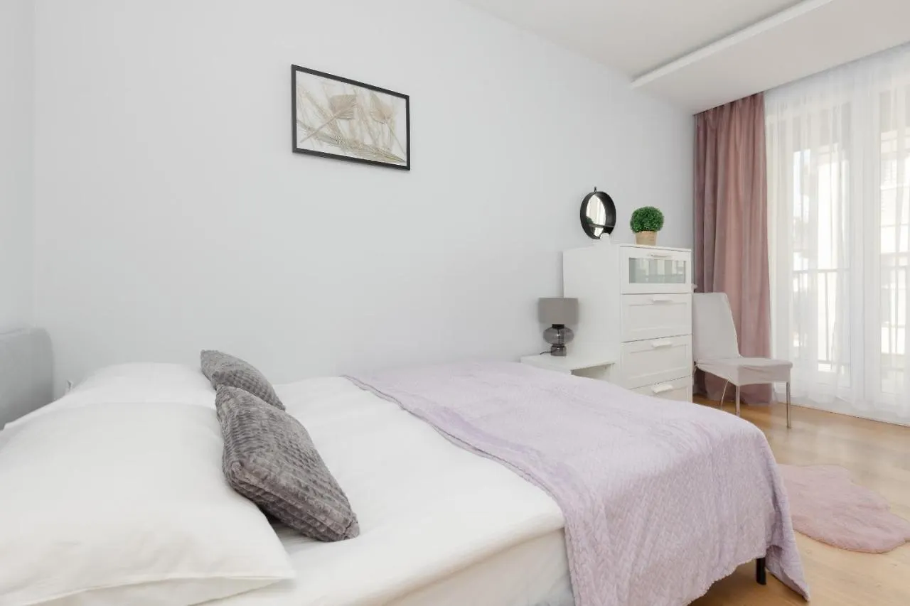 Spacious Lodygowa Apartment Ideal For Families By Noclegi Renters Varsóvia Polónia