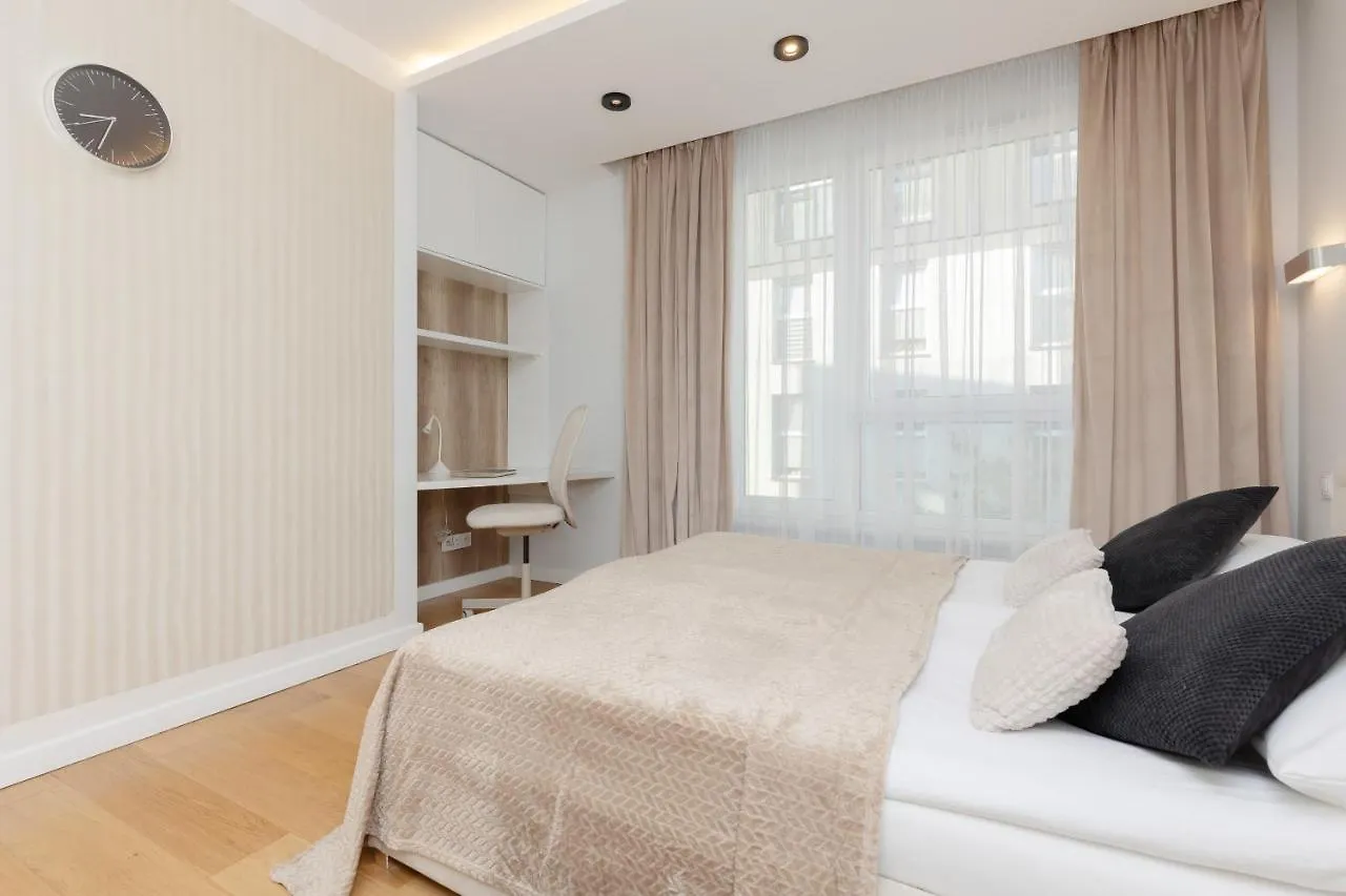 Spacious Lodygowa Apartment Ideal For Families By Noclegi Renters Varsóvia